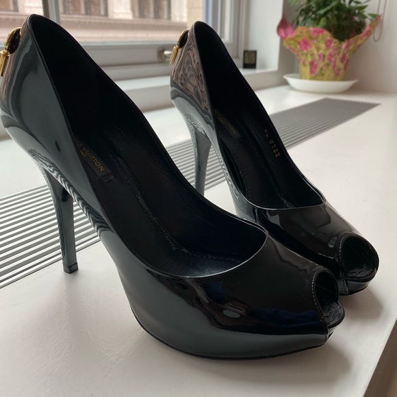 Louis Vuitton Black Patent Pumps with Gold Lock - Picture 5 of 5